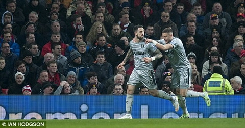 Video bàn thắng: M.U 3-1 Burnley (Vòng 25 Premier League 2014-2015)