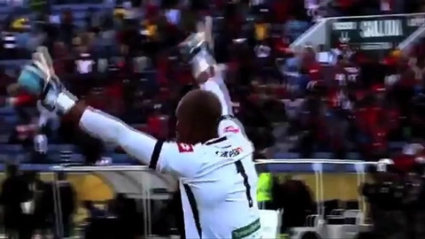 Siêu phẩm bàn thắng từ giữa sân