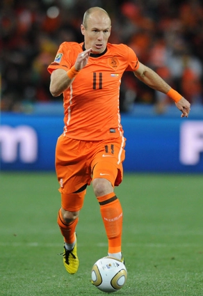 Video những pha đi bóng hoa mỹ mềm mại của Arjen Robben