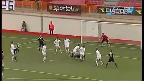 Cú sút bọ cạp lạ mắt tại Serbia