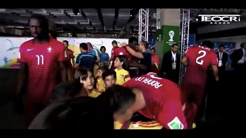 Những khoảnh khắc xúc động trên sân cỏ của các huyền thoại bóng đá