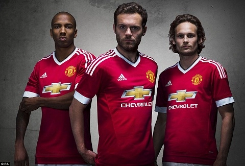 Man Utd ra mắt áo đấu siêu đẹp cho mùa giải 2015-2016
