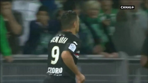 Cựu sao Premier League solo ghi bàn như Messi