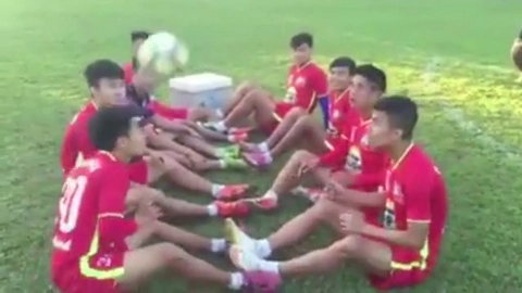 Dàn cầu thủ HAGL bày trò đánh đầu chuyền bóng vào rổ