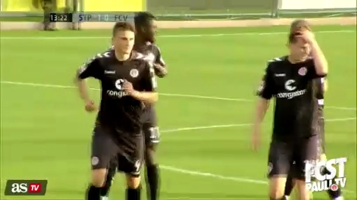 Cú sút phạt thành bàn từ cự ly ... 60m