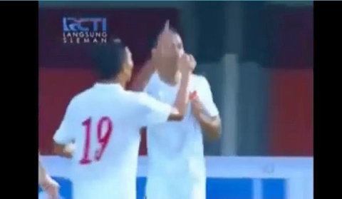 Tiền vệ Vũ Minh Tuấn volley ghi bàn thứ 2 cho Việt Nam