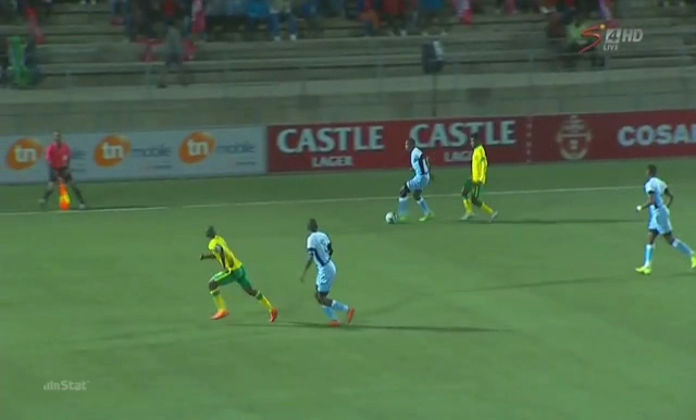 Màn thổi việt vị ngớ ngẩn bậc nhất lịch sử bóng đá thế giới