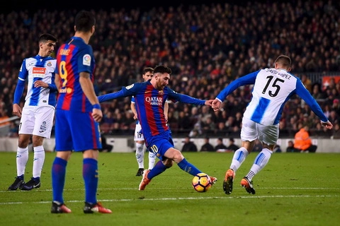 Siêu đẳng Lionel Messi: Xài 4 chạm, loại 4 đối thủ