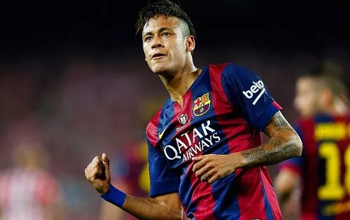 Bị gắp bóng qua người, đối phương nổi điên đòi tẩn Neymar