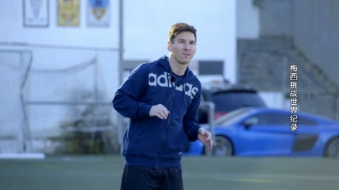 Messi trổ tài sút bóng vào rổ ở cự ly xa