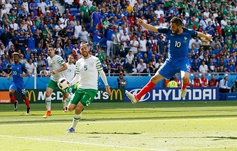 Tiền đạo Gignac vô duyên ra sao ở trận đấu Pháp 2-1 CH Ireland