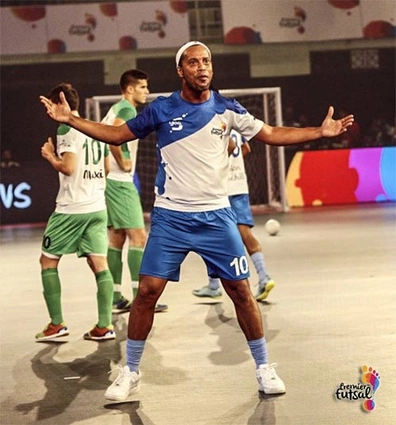 Siêu sao Ronaldinho ghi 5 bàn ở giải Futsal Ấn Độ