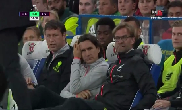 HLV Klopp phát bực với cú phá bóng nghiệp dư của học trò Mignolet
