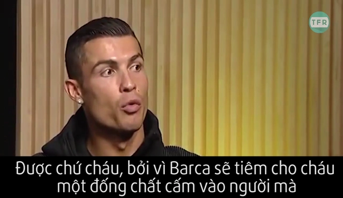 Ronaldo liên tục bình luận đá xoáy khi xem phim vinh danh Messi