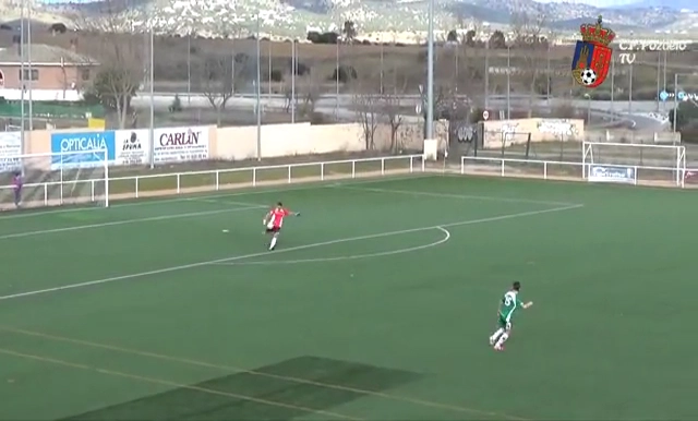 Thủ môn ghi bàn từ cú phát bóng ngoạn mục