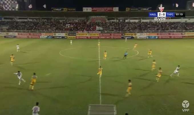 Cận cảnh tình huống bẻ còi của trọng tài trận HAGL vs Thanh Hóa