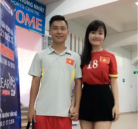 Bạn gái tiền vệ Minh Dĩ khoe giọng hát cổ vũ U20 Việt Nam