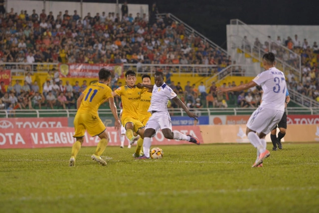 Tổng hợp: TPHCM 2-2 SLNA (Vòng 16 V-League 2017)