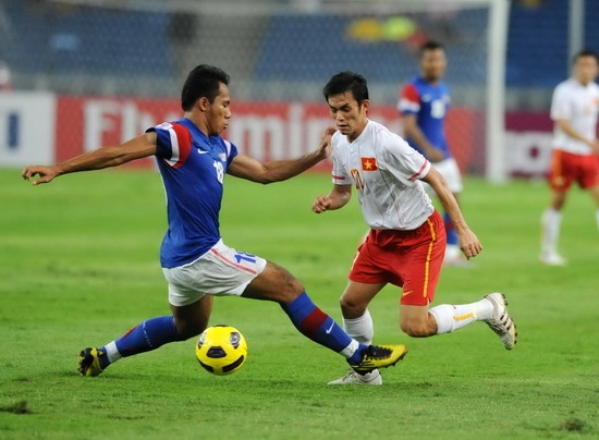 Video tổng hợp: Malaysia 2-0 Việt Nam (bán kết lượt đi AFF 2010)
