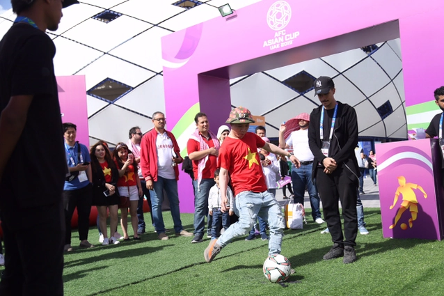 VIDEO: Không khí khu fanzone bên ngoài SVĐ tổ chức trận đấu Việt Nam vs Jordan