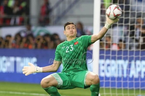 VIDEO: Tuyển tập những pha cứu thua siêu hạng của thủ môn Văn Lâm trận Việt Nam 0-1 Nhật Bản
