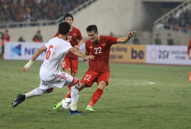 VIDEO: Siêu phẩm khó tin của Tiến Linh làm cháy lưới UAE