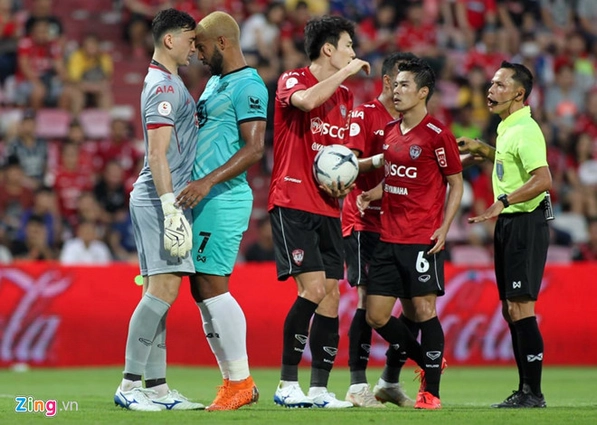 VIDEO: Thủ môn Văn Lâm đã chơi ra sao ở trận ra mắt Thai League 2019