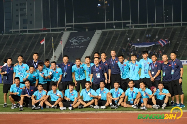 VIDEO: Giây phút U22 Việt Nam nhận HCĐ giải Đông Nam Á