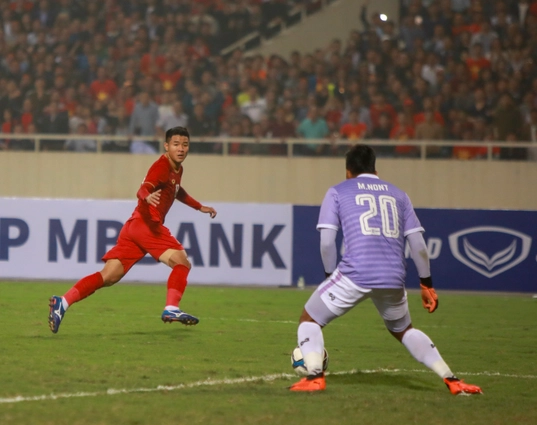 VIDEO: Bàn thắng đẳng cấp của Hà Đức Chinh mở tỷ số trận U23 Việt Nam vs U23 Thái Lan