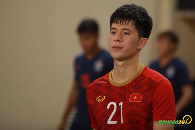 VIDEO: Trung vệ Đình Trọng nén đau để thi đấu xuất sắc ở trận thắng U23 Thái Lan