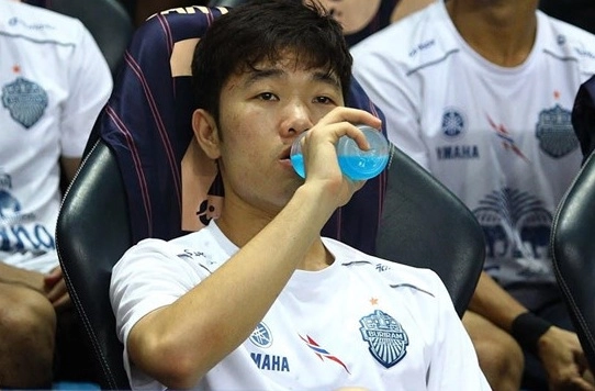 Tiền vệ Lương Xuân Trường may mắn được nghe trước Hãy Trao Cho Anh của Sơn Tùng M-TP