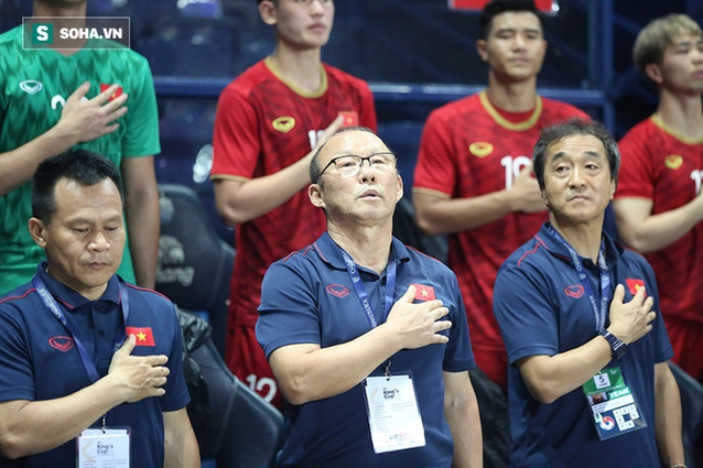 VIDEO: 50 sắc thái của HLV Park Hang Seo trong ngày Việt Nam hạ gục Thái Lan