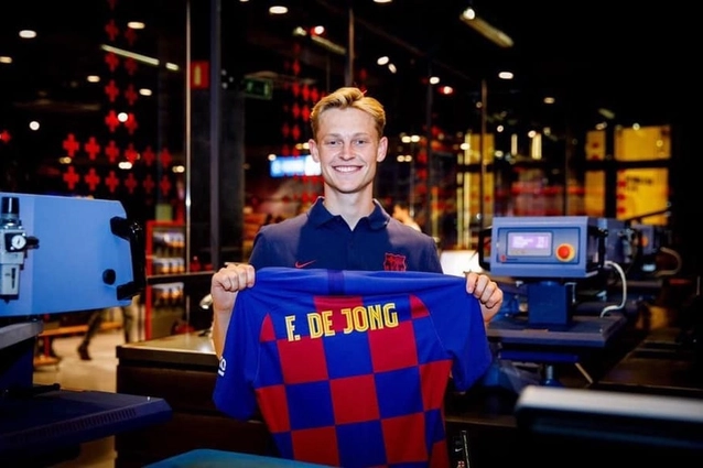 VIDEO: Frenkie De Jong: Thần tượng Messi giờ đã là đồng đội của tôi rồi!