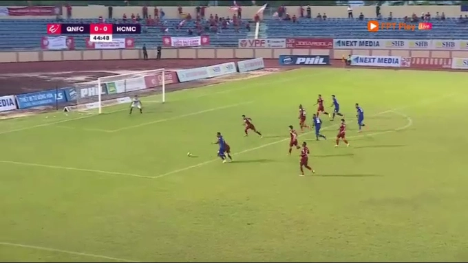 VIDEO: Đỉnh cao trọng tài V-League 2019 khi thổi 11m dù điểm phạm lỗi ngoài vạch 16m50