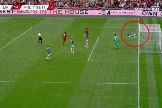 Xem lại siêu phẩm cứu thua quý hơn vàng của Kyle Walker