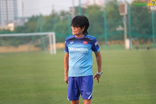 VIDEO: Biệt đội chấn thương tập luyện dưới sự trợ giúp của bác sĩ Choi