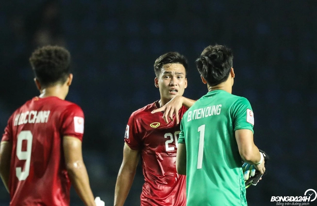 VIDEO: Sao U22 Việt Nam đánh đầu hiểm hóc phá lưới HAGL