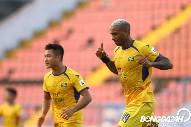 VIDEO: Sao trẻ SLNA lập siêu phẩm sút xa vào lưới Nam Định