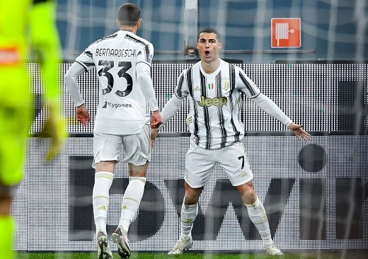 Ronaldo lại tỏa sáng trên chấm 11m, Juventus giữ vững thành tích bất bại