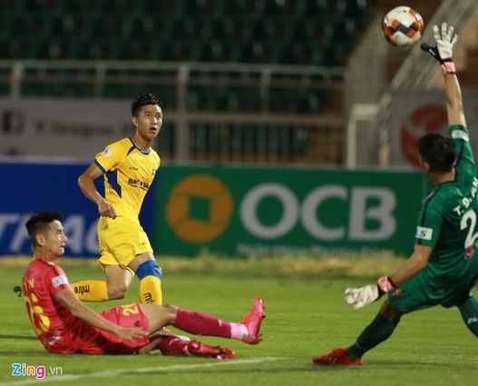 VIDEO: Văn Đức sút panenka đẳng cấp chẳng kém Công Phượng