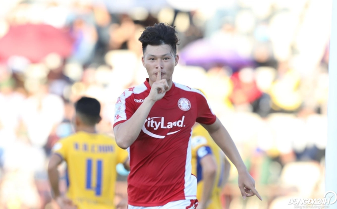 VIDEO: SLNA nhận bàn thua đầu tiên ở V-League 2020 sau màn phối hợp kiểu mắt lác của TPHCM