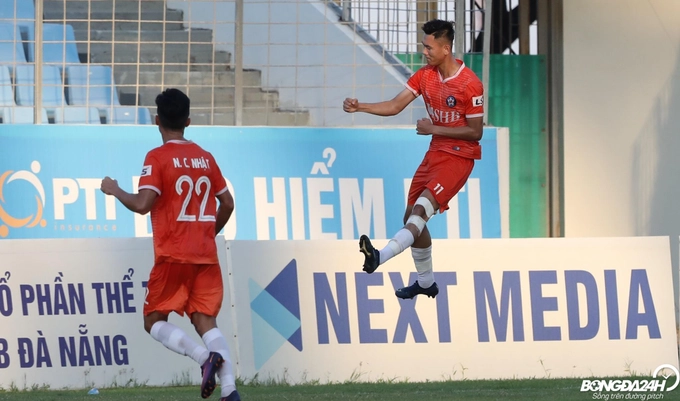 VIDEO: Cầu thủ SHB Đà Nẵng ghi bàn như Premier League khiến SLNA ôm hận