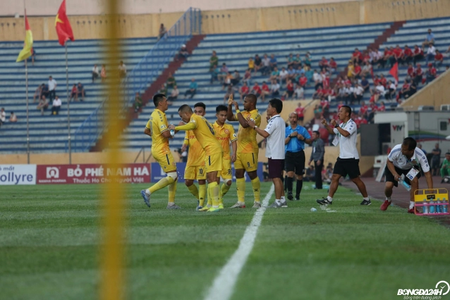 VIDEO: Siêu phẩm đẳng cấp thế giới làm nổ tung sân Thiên Trường