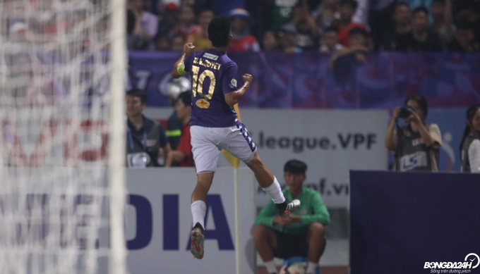 VIDEO: Cơn lốc Văn Quyết xé tung mành lưới HAGL