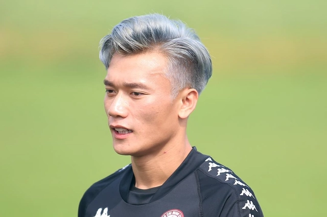 VIDEO: Bùi Tiến Dũng nhận 2 bàn thua chỉ trong chưa đến 10 phút