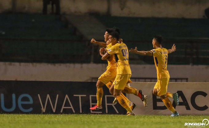 Video tổng hợp: SLNA 2-0 HAGL (Vòng 12 V-League 2020)
