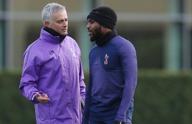 VIDEO: Cay cú Mourinho, sao Tottenham hớt lẻo với chủ tịch