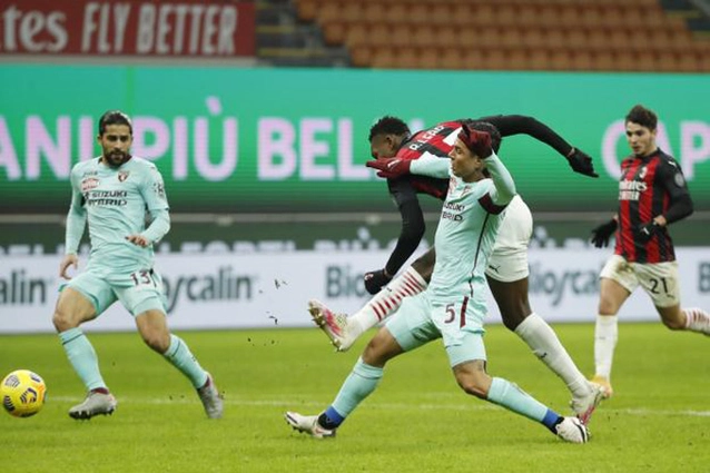 Ibrahimovic tái xuất, AC Milan thắng nhẹ