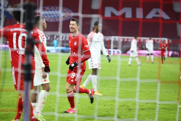 Hiệp 2 bùng nổ, Bayern thắng ngược hoành tráng trong trận đầu năm