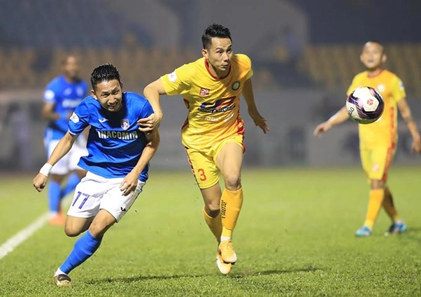 Quảng Ninh thắng may Thanh Hóa tại Cẩm Phả